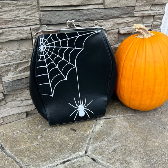 Halloween purse with bonus items - Picture 2 of 7